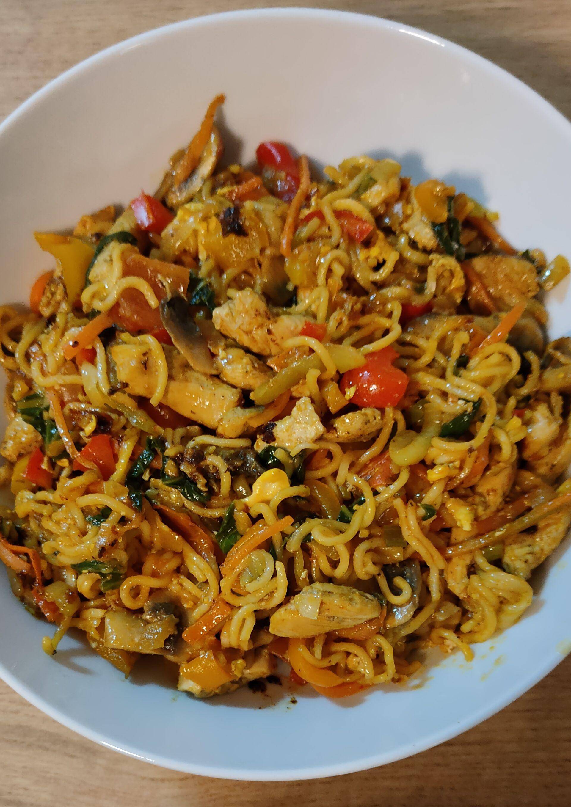 Gebratene Mie Nudeln mit Hühnerfleisch und Ei - Rezepte Cookeo V3 | Krups