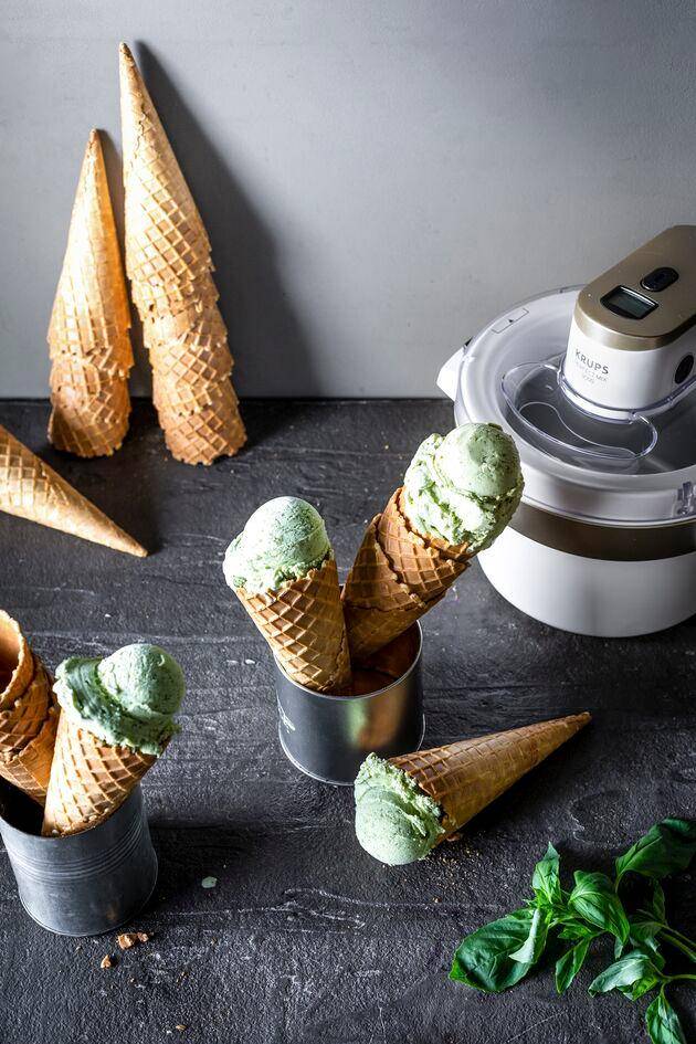 Joghurt-Basilikum-Zitroneneis - Rezepte undefined | Krups