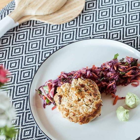Lachsfrikadellen mit asiatischem Krautsalat und Wasabi-Mayo - Rezepte Prep & Cook | Krups