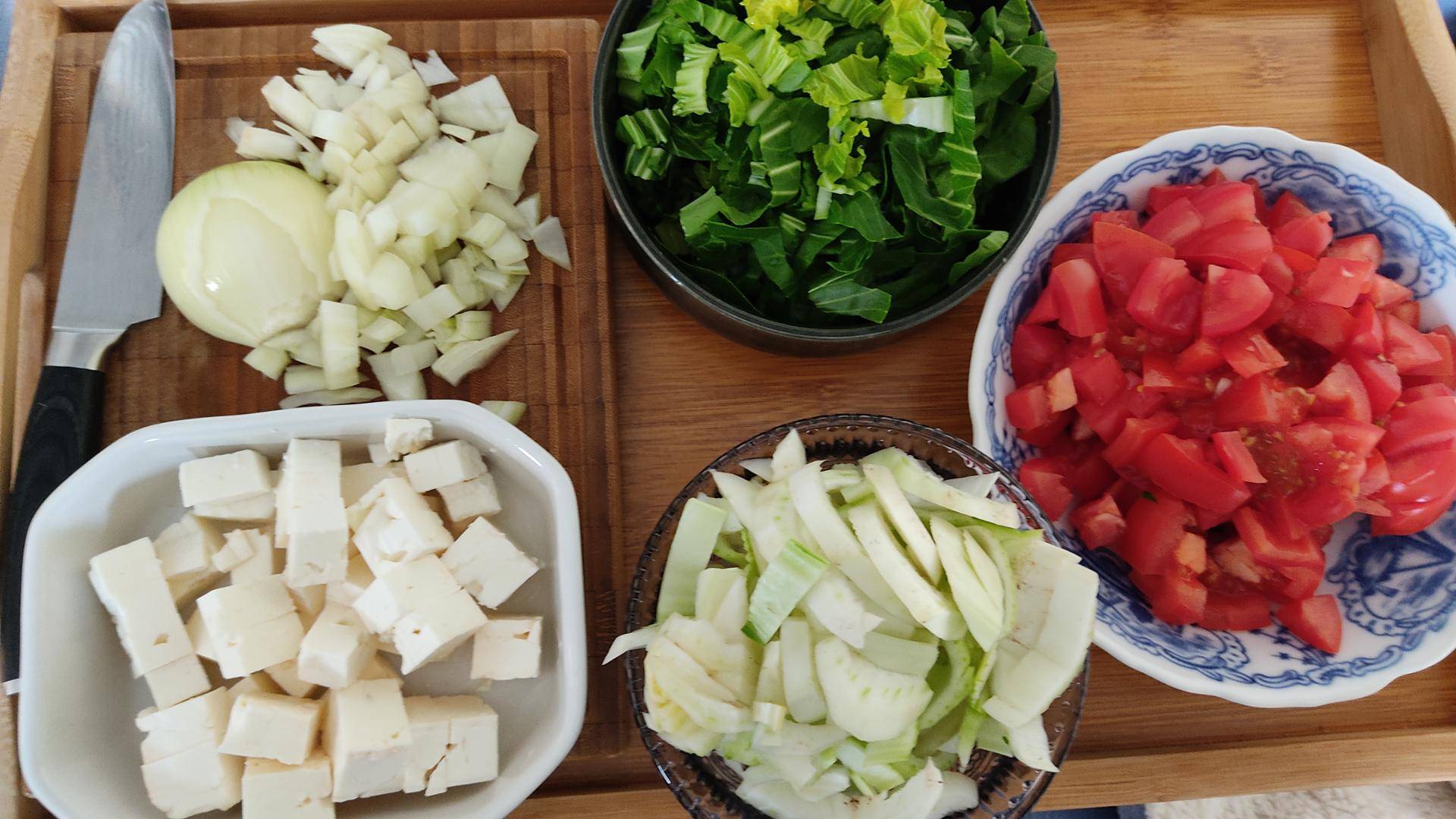 Pak Choi, Tomaten, Zwiebeln, Feta und Rapsöl - Rezepte Cookeo | Krups