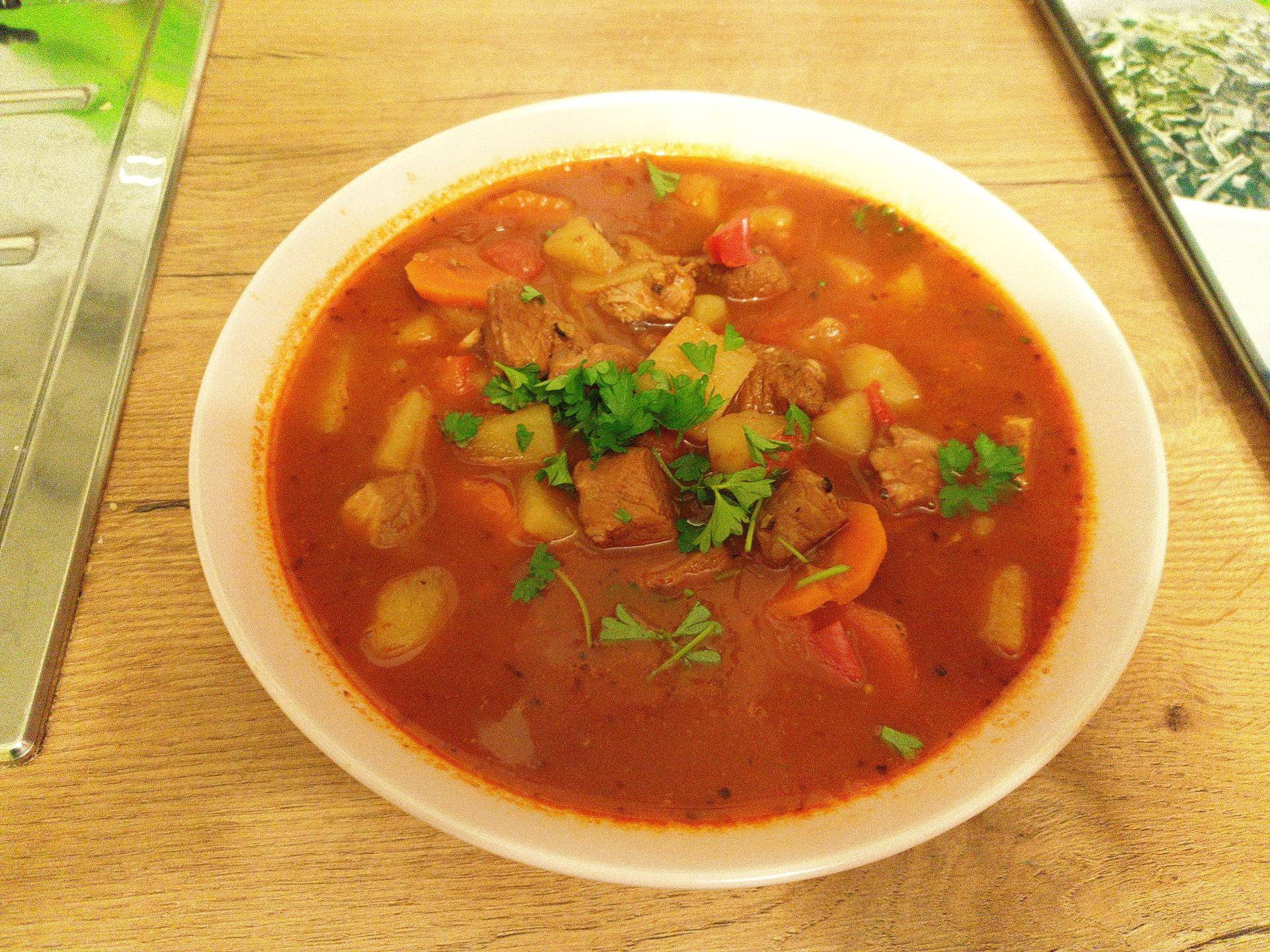 Würzige Gulaschsuppe - Rezepte Cookeo | Krups