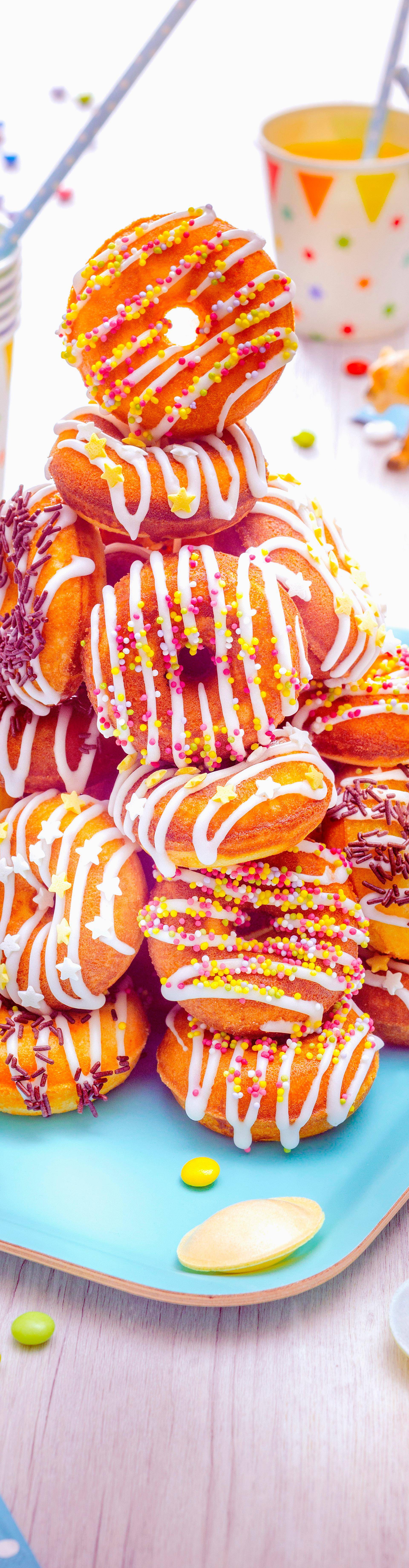 Geburtstagskuchen aus Zitronen-Donuts - Rezepte undefined | Krups
