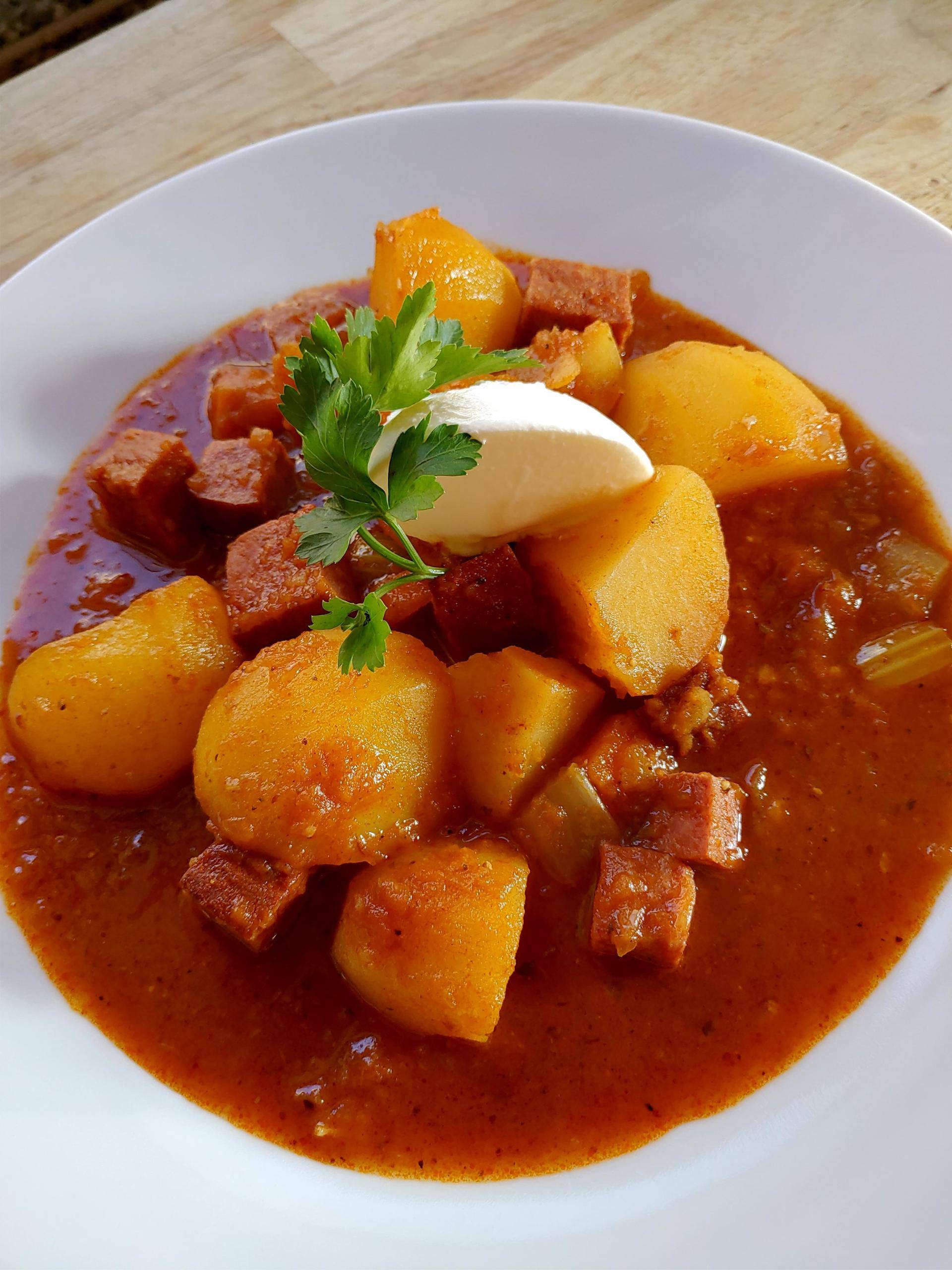 Kartoffelgulasch mit Bierwurst - Rezepte Prep & Cook Connect | Krups